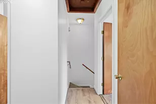 1304 NE Hogan Dr, Gresham, OR 97030 - Photo 17