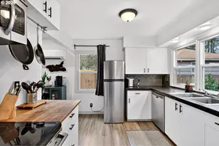 2410 SE 141st Ave, Portland, OR 97233 - Photo 9