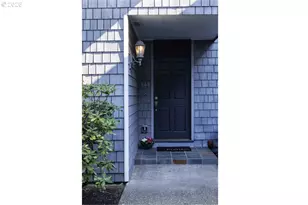 448 N Hayden Bay Dr, Portland, OR 97217 - Photo 3