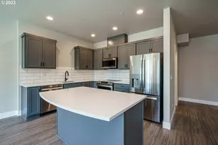 302 N Bridgeton Rd, Portland, OR 97217 - Photo 3