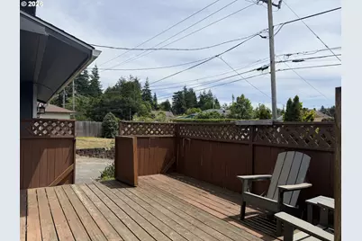 1086 Lewis St, North Bend, OR 97459 - Photo 7