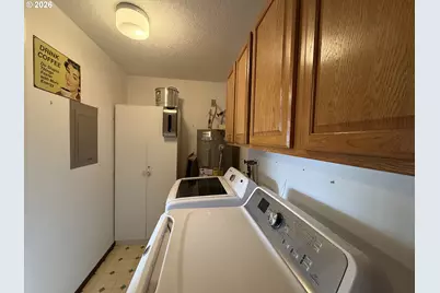1086 Lewis St, North Bend, OR 97459 - Photo 13