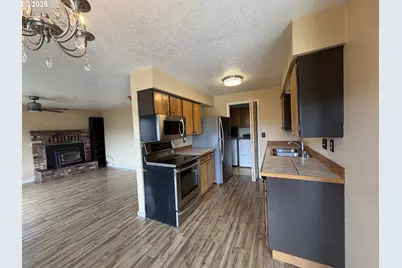1086 Lewis St, North Bend, OR 97459 - Photo 11