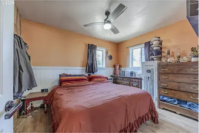 805 E Quincy Ave, Cottage Grove, OR 97424 - Photo 9
