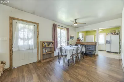 805 E Quincy Ave, Cottage Grove, OR 97424 - Photo 3
