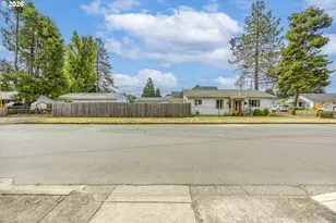 805 E Quincy Ave, Cottage Grove, OR 97424 - Photo 15