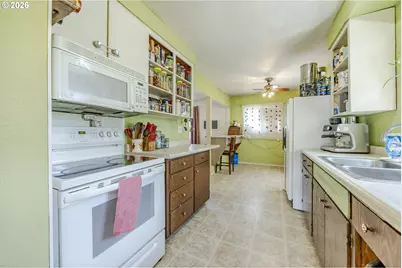 805 E Quincy Ave, Cottage Grove, OR 97424 - Photo 5
