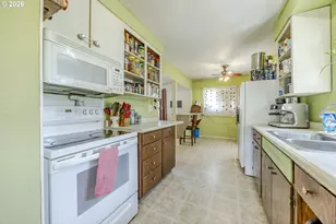 805 E Quincy Ave, Cottage Grove, OR 97424 - Photo 5