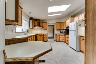 85653 Bradbury Ln, Eugene, OR 97405 - Photo 11