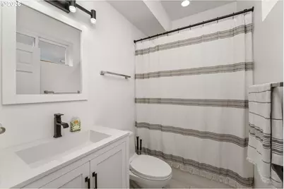 820 NW 22nd Ave, Portland, OR 97210 - Photo 35