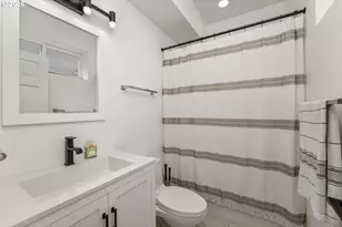 820 NW 22nd Ave, Portland, OR 97210 - Photo 35