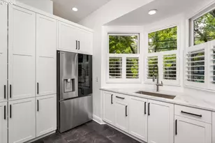 820 NW 22nd Ave, Portland, OR 97210 - Photo 9