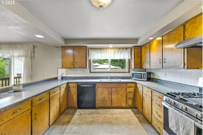 1290 Evergreen Ln, Sweet Home, OR 97386 - Photo 3