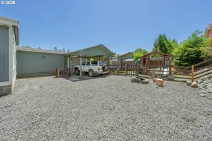 946 NE Laurance St, Myrtle Creek, OR 97457 - Photo 35
