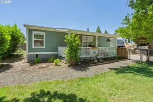 946 NE Laurance St, Myrtle Creek, OR 97457 - Photo 3