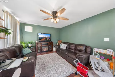 946 NE Laurance St, Myrtle Creek, OR 97457 - Photo 11