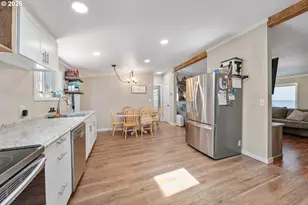 946 NE Laurance St, Myrtle Creek, OR 97457 - Photo 17