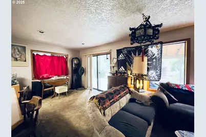 818 NW 359th St, La Center, WA 98629 - Photo 13