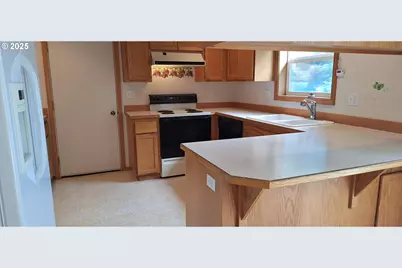 3890 Spruce St, Florence, OR 97439 - Photo 9