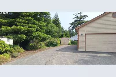 3890 Spruce St, Florence, OR 97439 - Photo 5