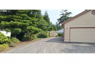 3890 Spruce St, Florence, OR 97439 - Photo 5