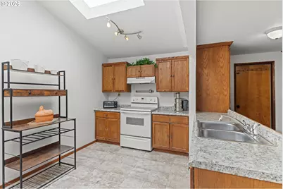 530 Montgomery Ave, Coos Bay, OR 97420 - Photo 13