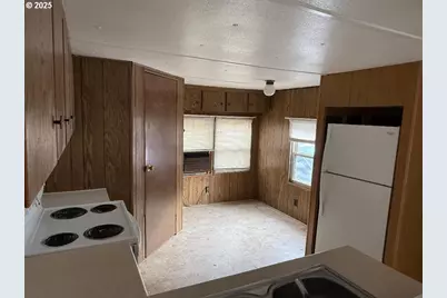 5000 NE Stephens St #9, Roseburg, OR 97470 - Photo 3