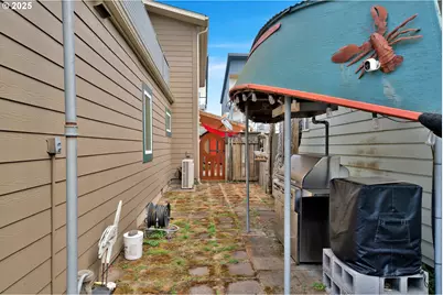 923 SW 50th St, Lincoln City, OR 97367 - Photo 43