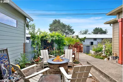 923 SW 50th St, Lincoln City, OR 97367 - Photo 5