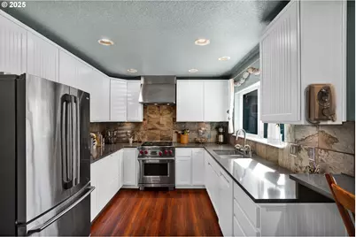 923 SW 50th St, Lincoln City, OR 97367 - Photo 13