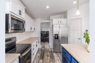 570 N 10th Ave #2, Cornelius, OR 97113 - Photo 5