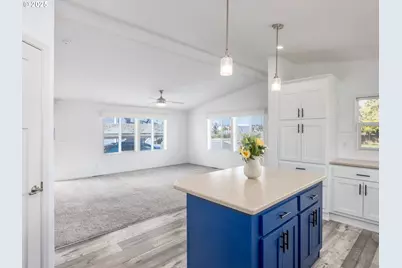 570 N 10th Ave #2, Cornelius, OR 97113 - Photo 7