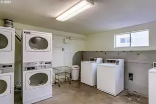 2150 Laura St, Springfield, OR 97477 - Photo 37