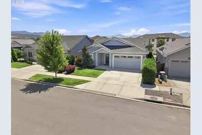 1754 Dragon Tail Pl, Medford, OR 97504 - Photo 3