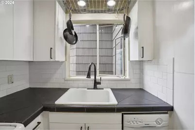 1406 NE 21st Ave, Portland, OR 97232 - Photo 11