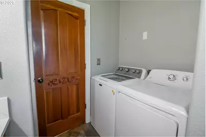 86104 Sells View Ln, Eugene, OR 97402 - Photo 13