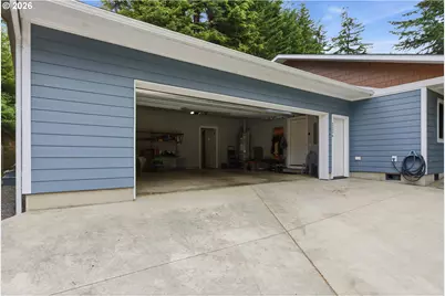 2256 Timberline Dr, Coos Bay, OR 97420 - Photo 35