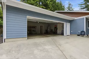 2256 Timberline Dr, Coos Bay, OR 97420 - Photo 35