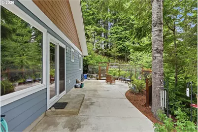 2256 Timberline Dr, Coos Bay, OR 97420 - Photo 41