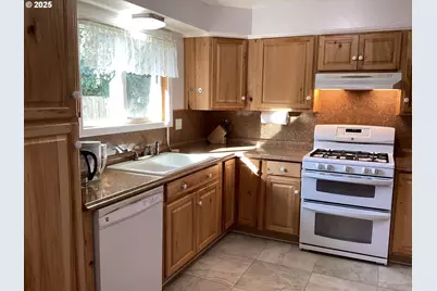 17706 SE Washington St, Portland, OR 97233 - Photo 13