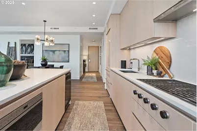 550 SW 10th Ave #2306, Portland, OR 97205 - Photo 11