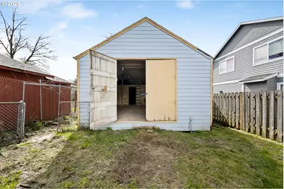 8324 NE Eugene St, Portland, OR 97220 - Photo 47