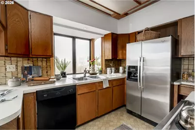 8324 NE Eugene St, Portland, OR 97220 - Photo 21