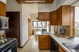 8324 NE Eugene St, Portland, OR 97220 - Photo 23