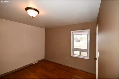 2534 W 10th St, The Dalles, OR 97058 - Photo 17