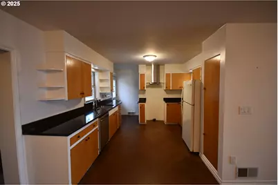 2534 W 10th St, The Dalles, OR 97058 - Photo 9