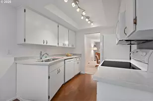 15890 SW Greens Way, Tigard, OR 97224 - Photo 13