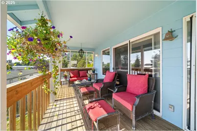 117 Driftwood Ave E, Garibaldi, OR 97118 - Photo 17