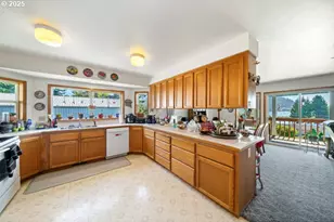 117 Driftwood Ave E, Garibaldi, OR 97118 - Photo 7