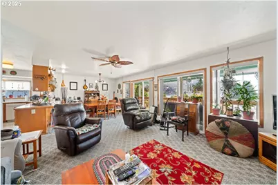 117 Driftwood Ave E, Garibaldi, OR 97118 - Photo 5